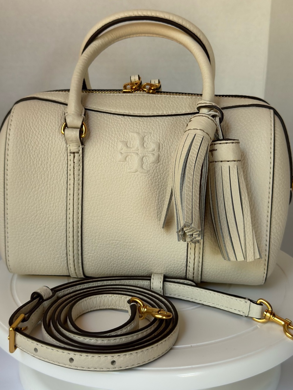 Tory Burch Ivory Pebbled Leather Satchel with Tassels Doctor bag crossbody NEW - Picture 2 of 16